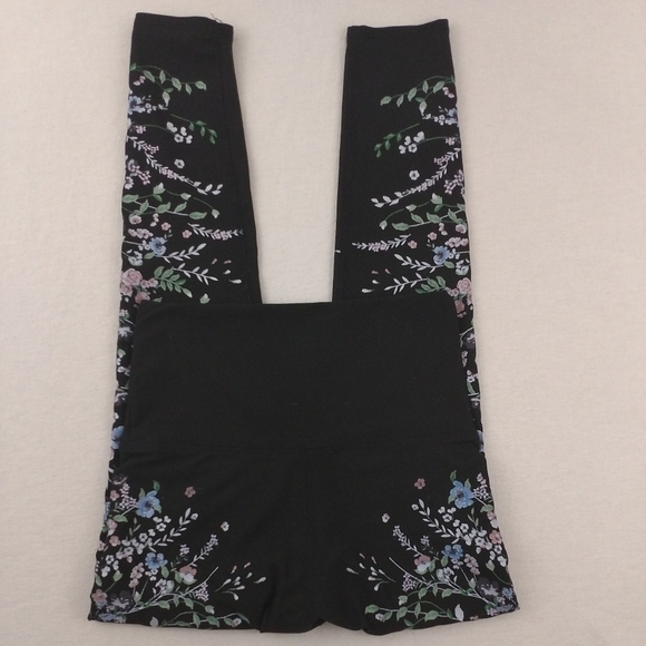 Evolution and Creation Active Floral Capri Legging - Picture 4 of 6